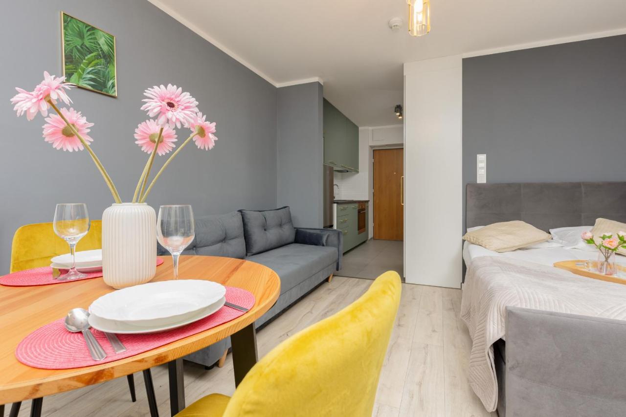Studio With Balcony Warsaw Kokoryczki By Noclegi Renters Ngoại thất bức ảnh