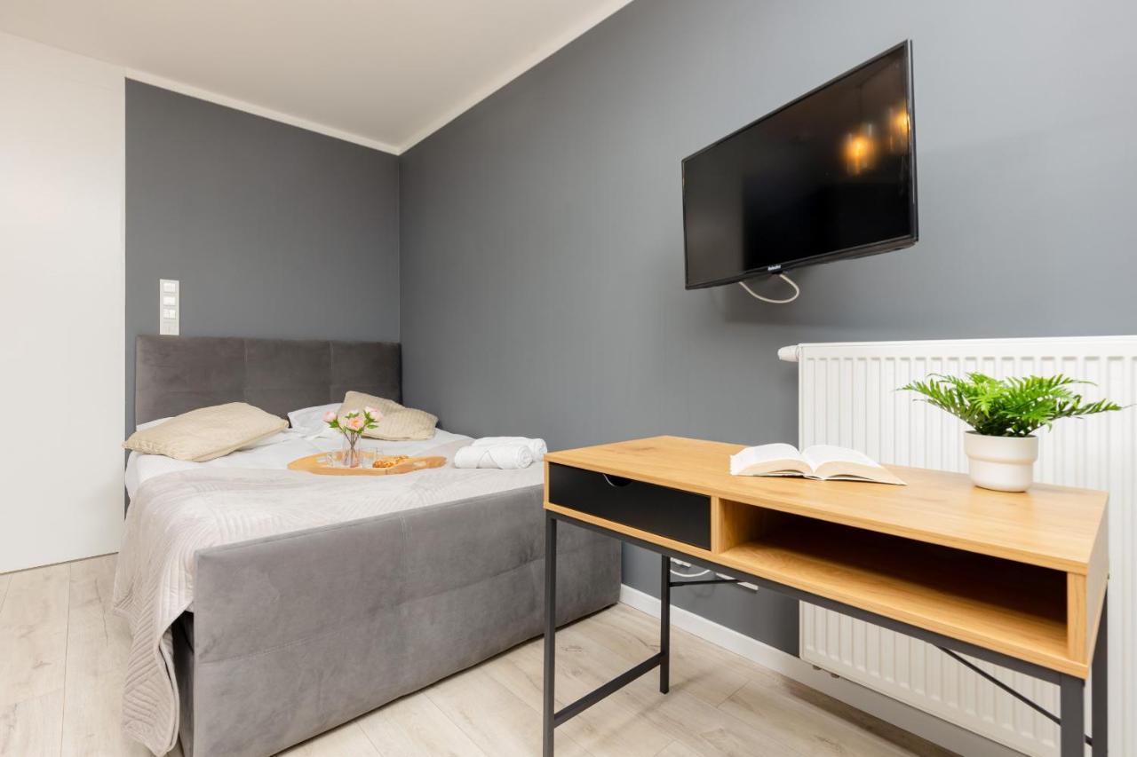 Studio With Balcony Warsaw Kokoryczki By Noclegi Renters Ngoại thất bức ảnh