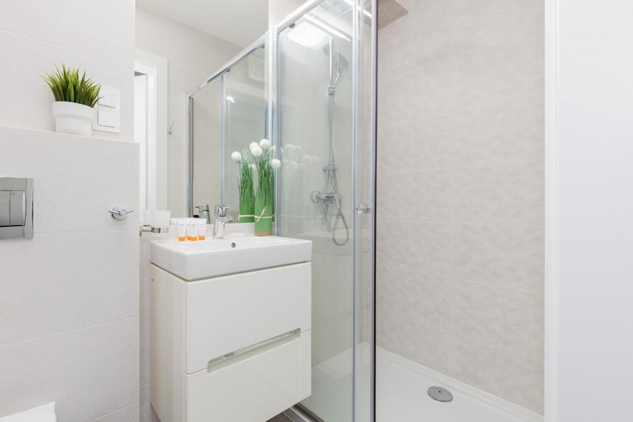 Studio With Balcony Warsaw Kokoryczki By Noclegi Renters Ngoại thất bức ảnh